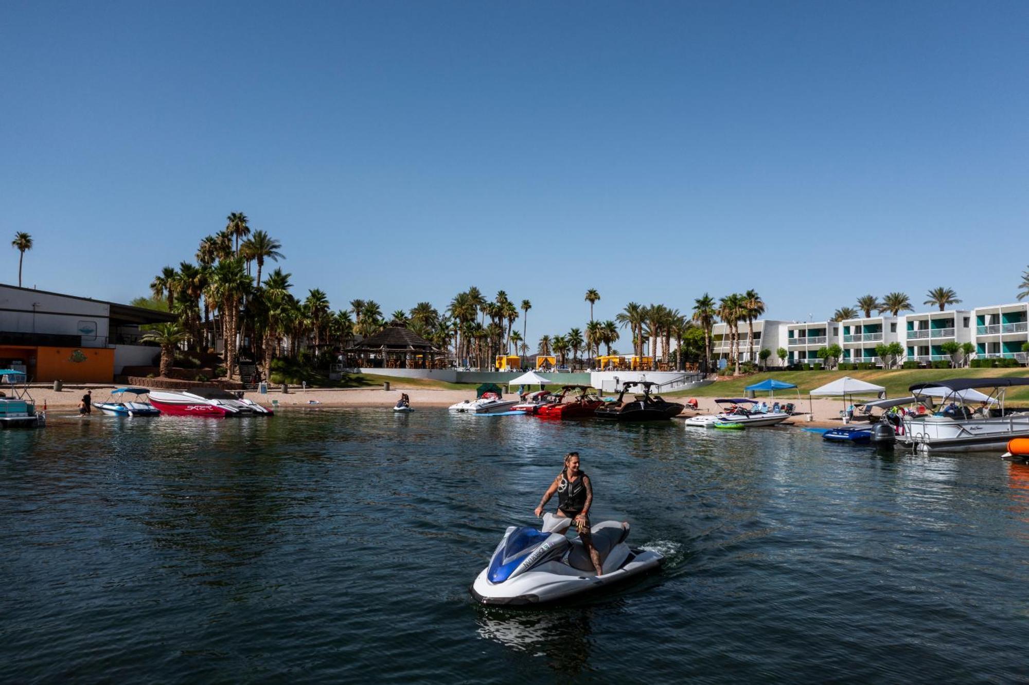 The Nautical Beachfront Resort Lake Havasu City Exterior photo