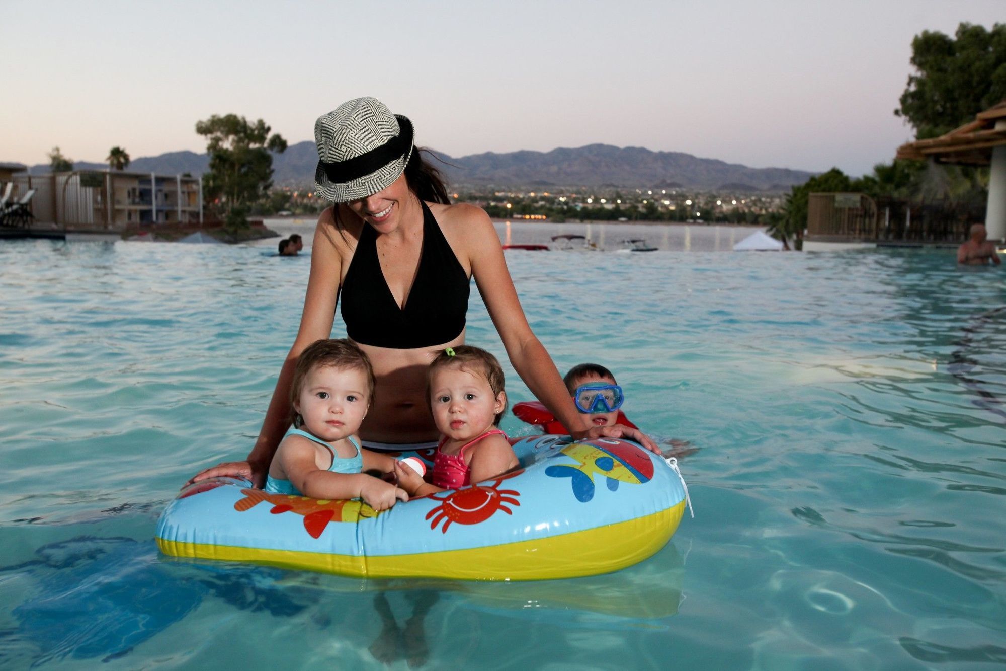 The Nautical Beachfront Resort Lake Havasu City Exterior photo